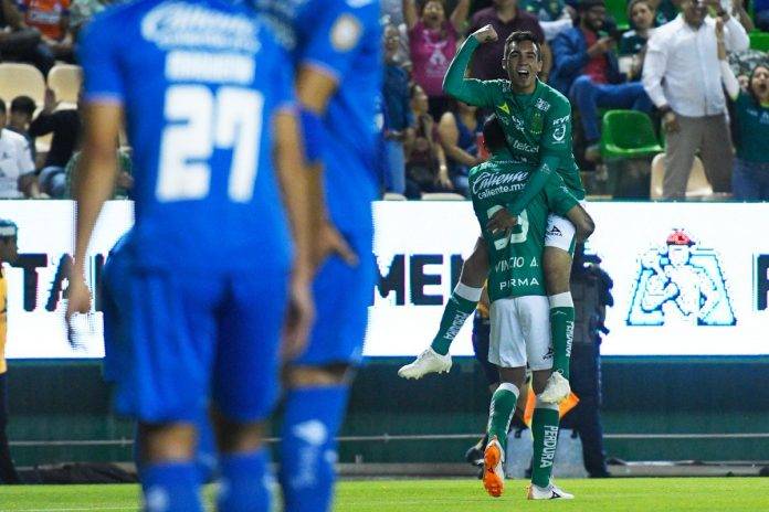 Un autogol abrió el camino de la victoria al León.