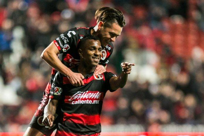 Xolos le dio otra patadita a Tiburones, que parecen no tener dientes.