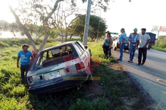 Salida de camino termina con aparatoso choque en Periférico