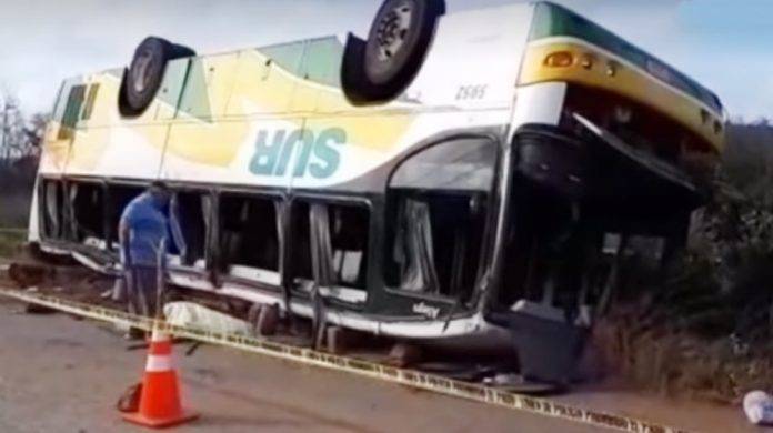 Brutal volcadura en carretera de Campeche