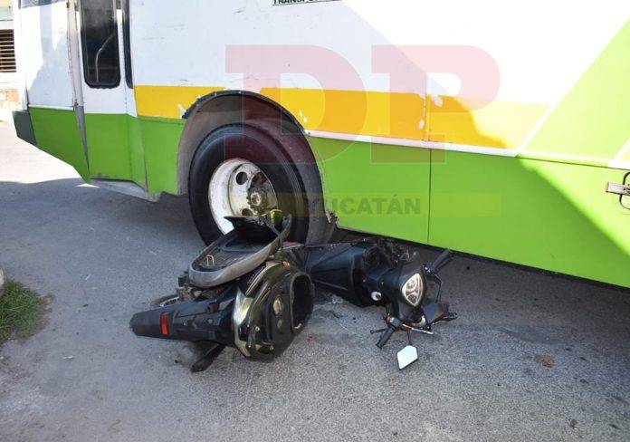 Por poco y no la cuenta el motociclista