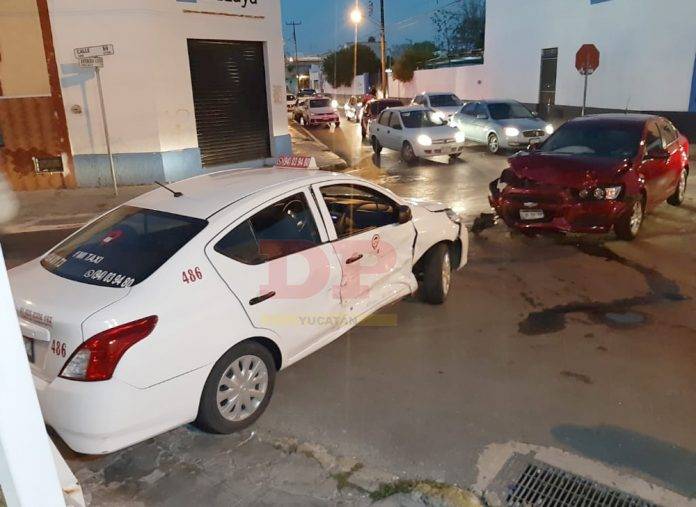 Taxi da medio giro luego de ser chocado por particular