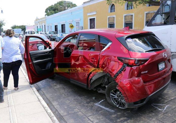 Camión y camioneta se dieron con todo
