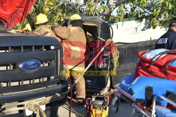 Copiloto resulta prensado en la carretera Chicxulub Puerto-Uaymitún