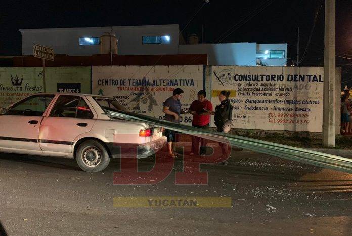 Casi se le clavan los fierros en la cabeza