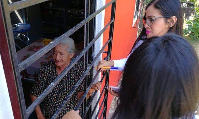 Encadenan a su anciana madre para que no salga a alcoholizarse