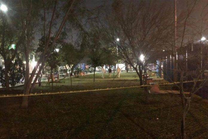 Mujer asesina a balazos a un joven