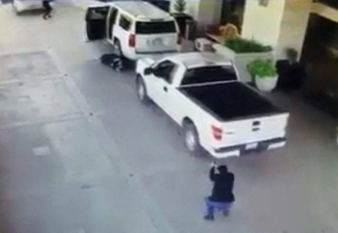 Comando armado balea a empresario y a sus escoltas