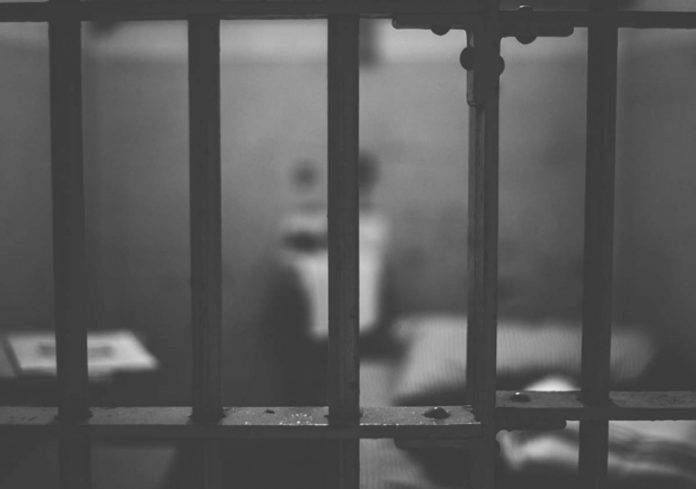 Arrestan a mujeres que se hacían pasar por trabajadoras municipales