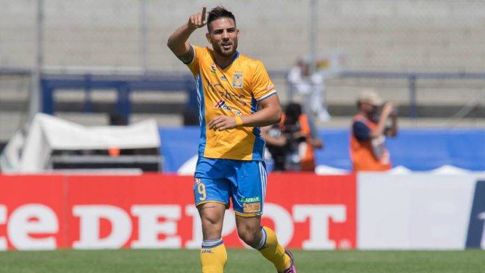 Andy Delort, de paso fugaz por el Futbol Mexcano, tendrá que responder por romper la ley en Francia.
