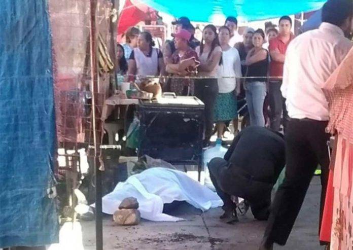 A balazos matan a una vendedora de antojitos