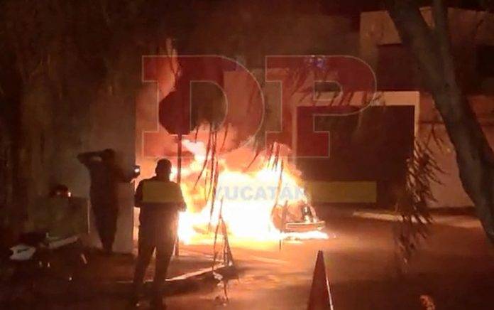 Sólo fierros quemados quedaron de un volchito incendiado