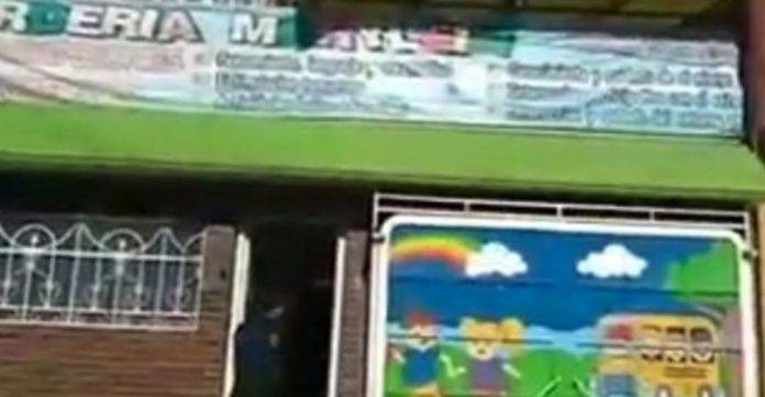 Guardería castigaba niños amarrándolos en el baño (video)