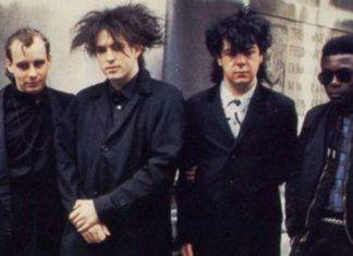 Cáncer se lleva a exbaterista de The Cure, Andy Anderson Andy Anderson (d), que formó parte de The Cure durante un par de años, falleció tras una larga convalescencia.