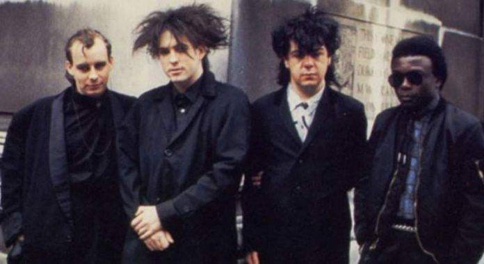 Andy Anderson (d), que formó parte de The Cure durante un par de años, falleció tras una larga convalescencia.
