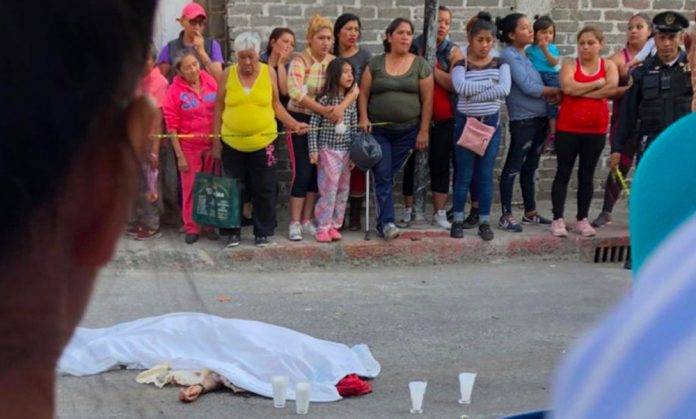 Muchacho de 17 años mata a balazos a una mujer en plena calle