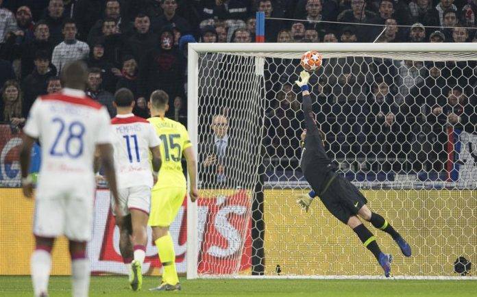 Ter Stegen, del Barcelona, durante un paradón.