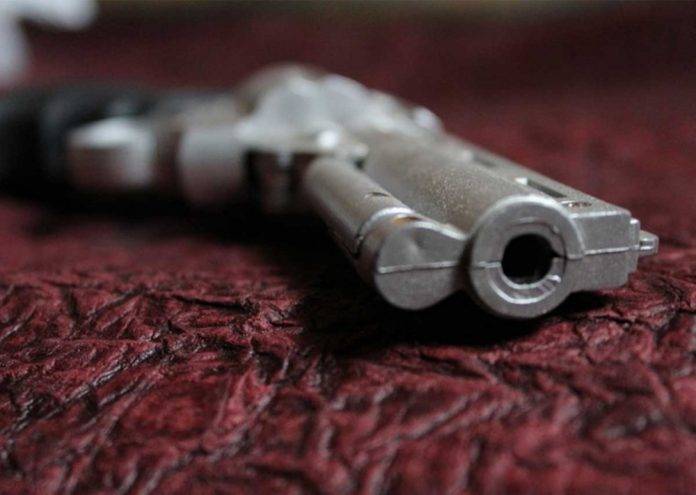 Niño de cuatro años le dispara a su madre embarazada
