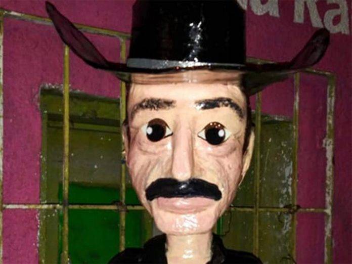 Fabrican piñata de Sergio Goyri y la presumen por redes sociales