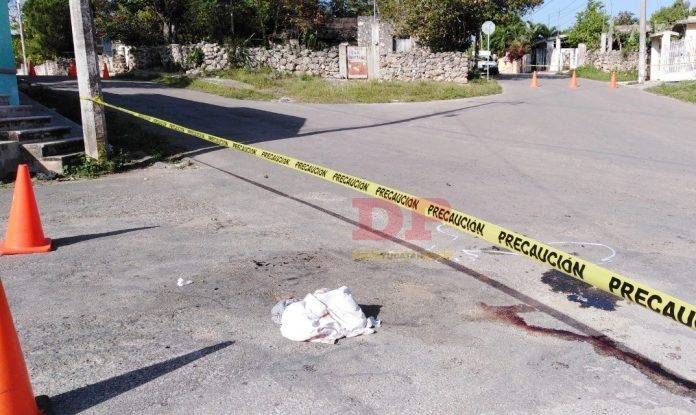 La calle ensangrentada, testigo de los terribles hechos.