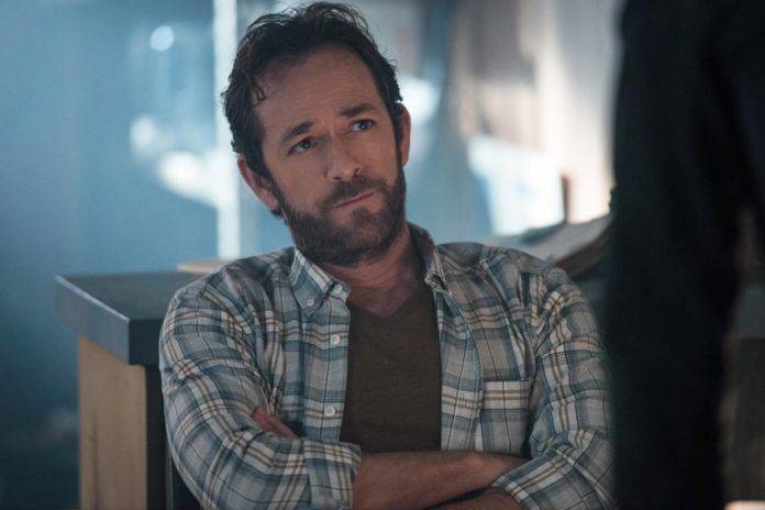 Luke Perry se infartó en su propia casa.
