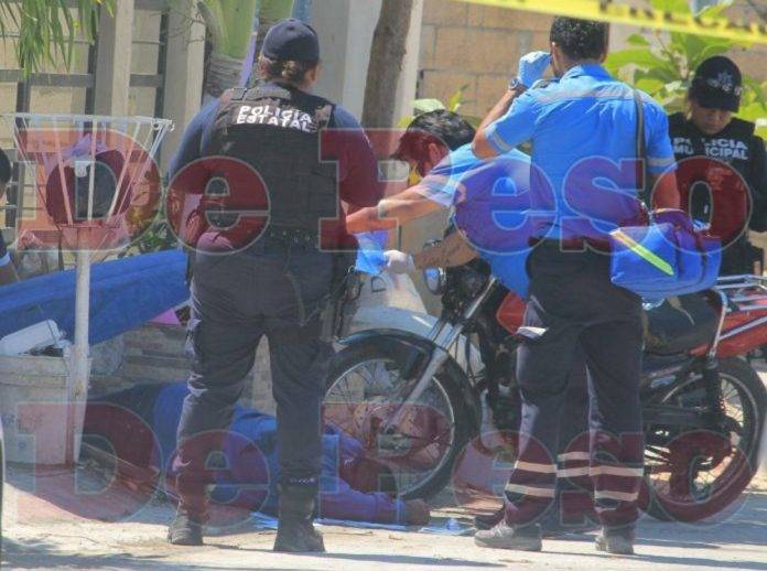 Cobratario llega a hacer su chamba y lo reciben a balazos