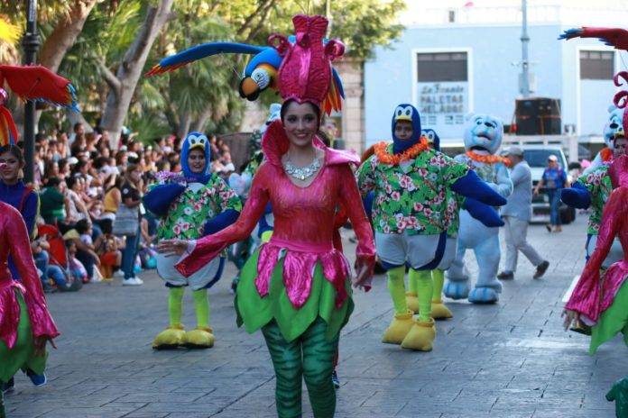 ¡Miles disfrutan carnaval infantil!