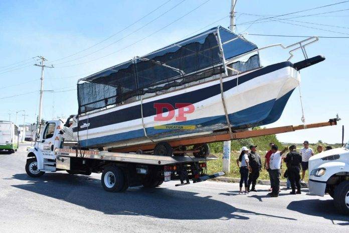 La nave tuvo que ser retachada de donde había salido, es decir, de vuelta a la Marina.