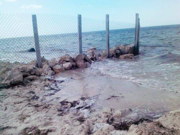 Gabacho cierra playa yucateca por sus 'pistolas'