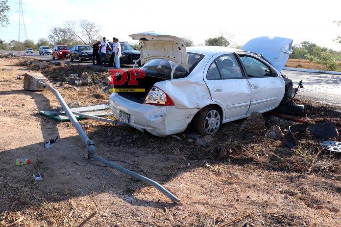 El guiador del auto salió muy lastimado, pero su acompañante no tanto.