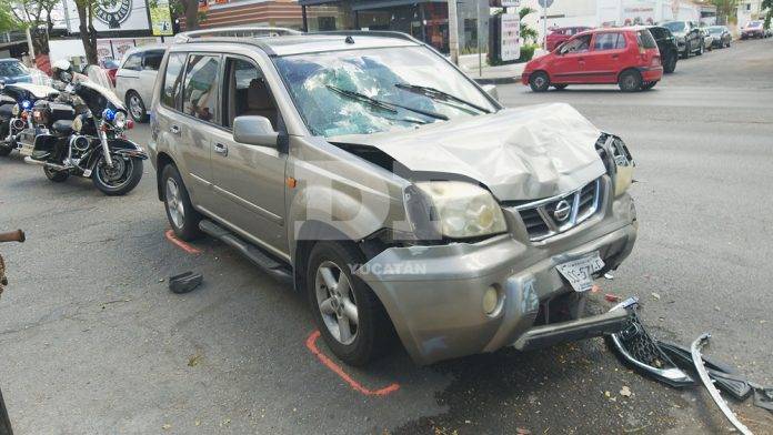 Conductora provoca choque múltiple por acelerada