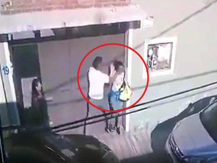 Pega, patea y humilla a su pareja... pero ella lo perdona