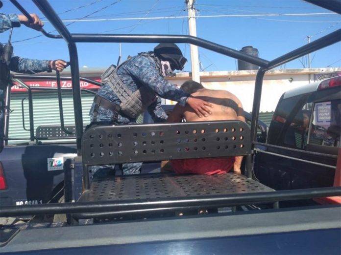 Polis rescatan a ladrón a punto de morir linchado