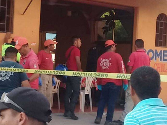 Ejecutan a tesorero mientras se echaba un taco; su esposa está herida