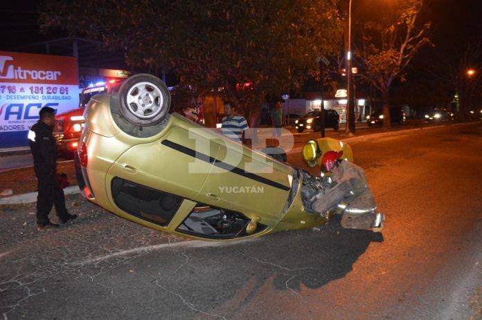 Conductor ebrio zigzaguea y vuelca su navecita