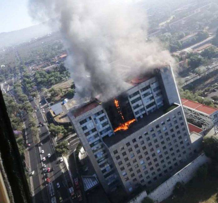 Esta mañana se incendio la sede nacional de la Conagua.