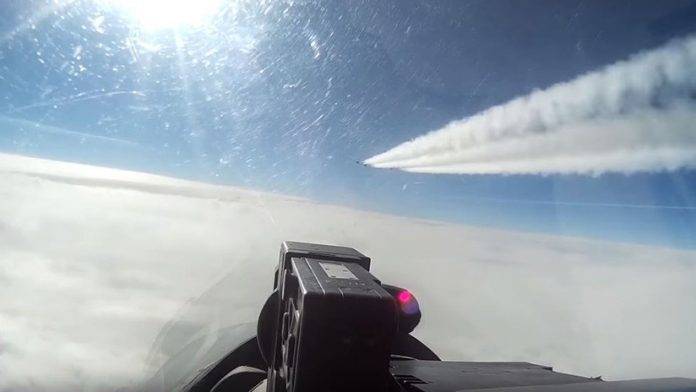 Avión ruso intercepta a 'espía' gringo