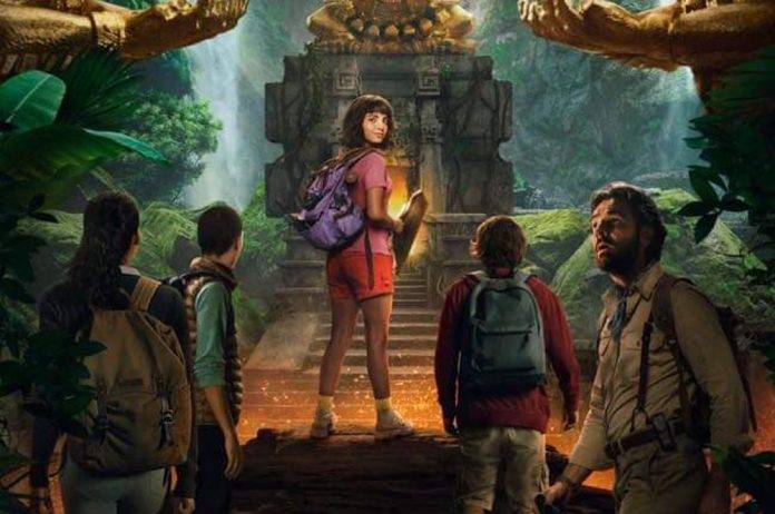 Lanzan pósters de Dora la Exploradora en carne y hueso