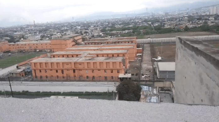 Reportan disparos por traslado de reos en el Penal del Topo Chico