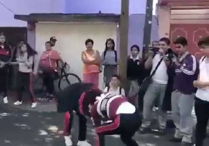 Pleito entre alumnas de la secu término en balacera (Video)