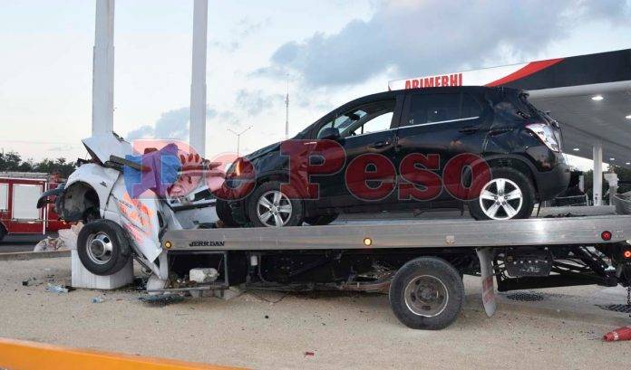 Conductor de grúa muere prensado en la carretera Cancún-Mérida