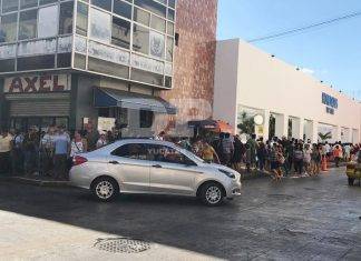 Largas filas para acudir al Carnaval de Progreso Largas filas para acudir al Carnaval de Progres