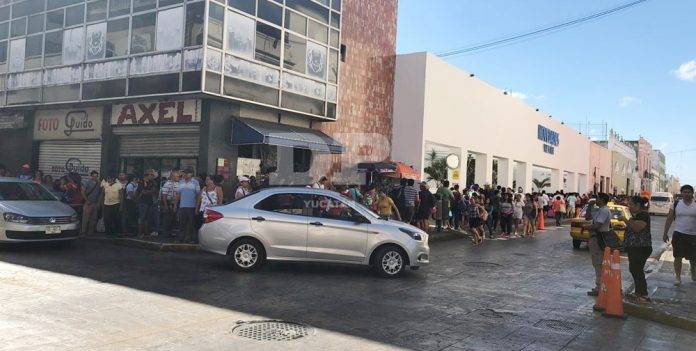 Largas filas para acudir al Carnaval de Progres