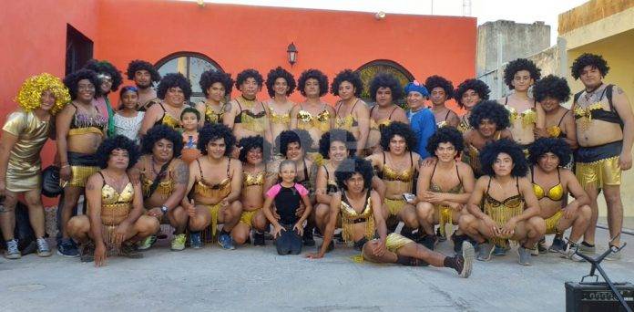 La comparsa 'Los Solos' de Dzidzantún cumple 30 años de echar relajo