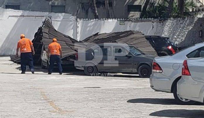 Se desploma techo de lámina sobre 4 naves frente al CEMA