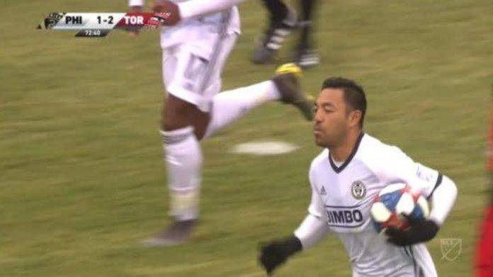 Marco Fabián anotó, pero su nuevo equipo perdió.