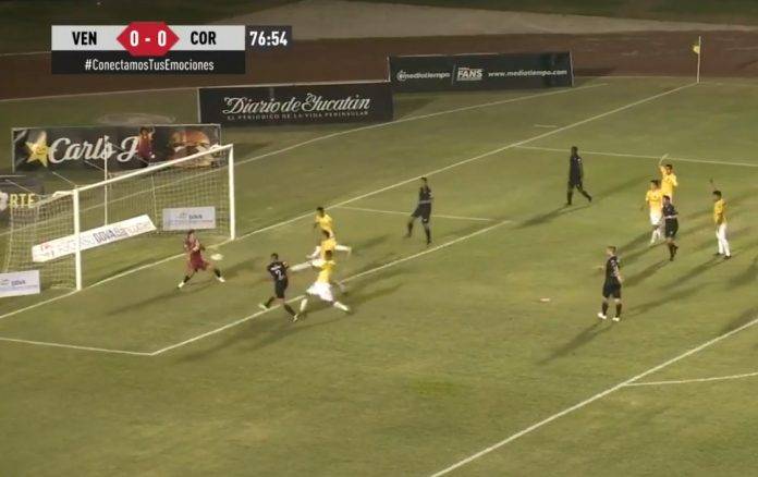 Tras un tiro de esquina que no parecía llevar peligro cayó el gol en contra de Venados.