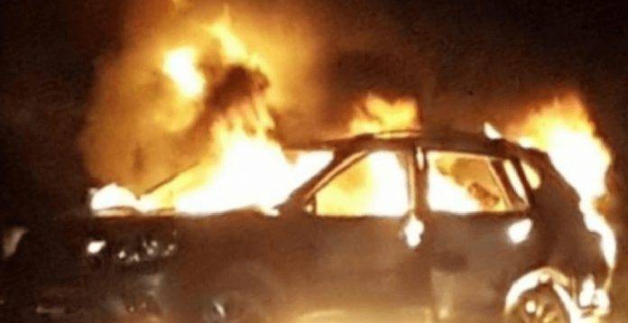 Civiles bloquean e incendian vehículos en Guanajuato; militares los enfrentan