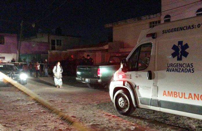 Niño de 10 años roba camioneta de su padre y arrolla a una familia