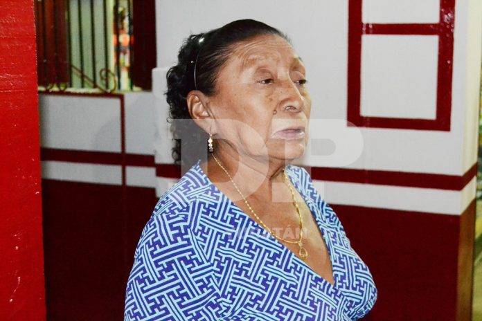Mal hijo quiere deja sin casa a su madre